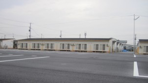 ="三栄ハウス、仮設住宅入居者に「緑のカーテン」" 三栄ハウス、仮設住宅入居者に「緑のカーテン」