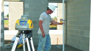 ="建設分野向け、手軽に使える回転レーザー" 建設分野向け、手軽に使える回転レーザー