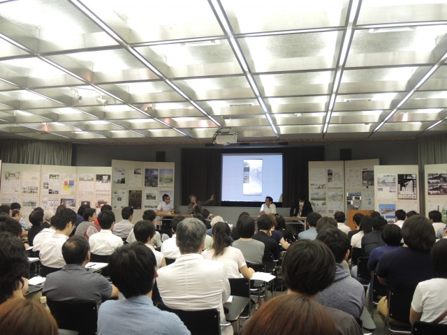 公開審査会の様子。一般来場者が多く関心の高さがうかがえた 