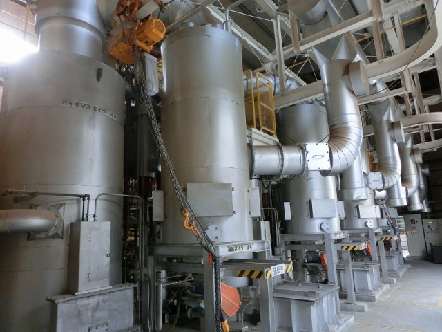 東北事業所（宮城県大崎市）ではバイオマスボイラーにより木質廃材を有効利用している。