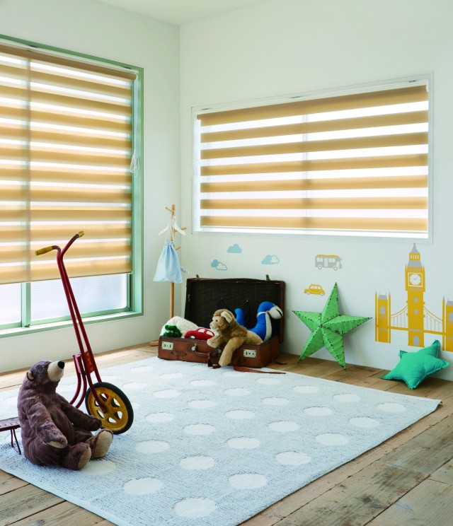 カラーはモカ。参考税込み価格５万６９１６円（Ｗ１８０ｘＨ１８０センチ）