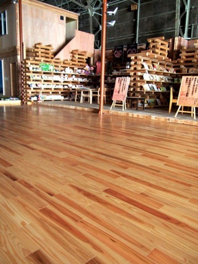 オーガニック製品市場のブースへの施工例