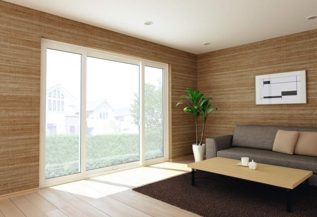 「スマージュ」両袖片引き窓。色：ホワイト。２９万８８００円（Ｗ２６００ｘＨ２０７０，ガラス入り）