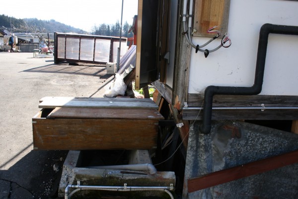 ［写真９］柱が折れた住宅