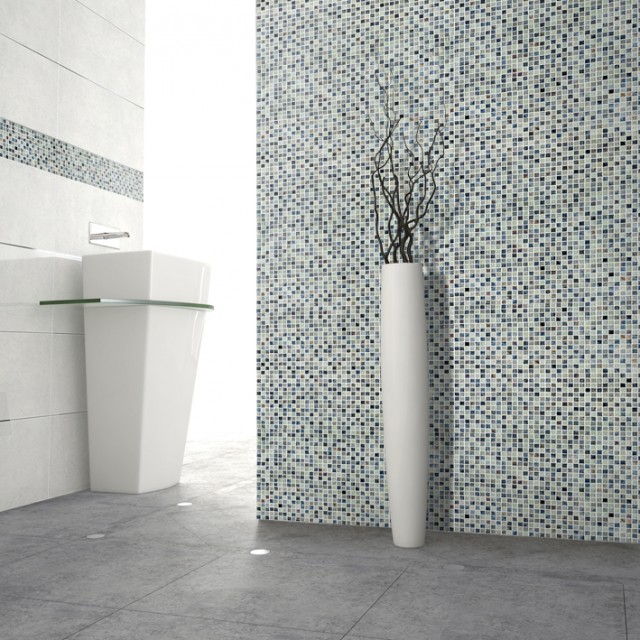 「ＣＡＮＤＹ Ｇｌａｓｓ（キャンディーグラス）」は、２０角のガラスビーズを３０４角のシートに加工したハンドメイド感が特徴で、光があたるときらりと輝く。４色。１万１０００円／平米。