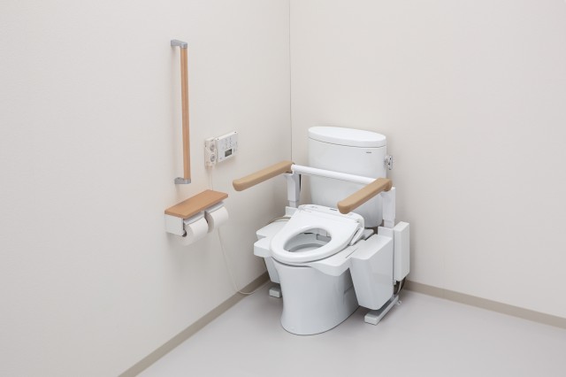 150305tototoiletlift