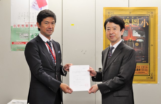 （左）リノベーション住宅推進協議会・内山会長、（右）国交省住宅生産課・ 林田課長