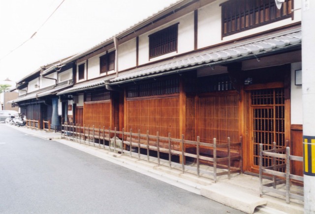 京町屋の様子。現在も統一感のある町並みが保たれている。