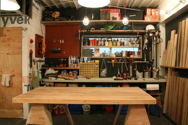 ＤＩＹ体験ができる作業スペース。透湿防水シートを壁紙のように使うなど、ユニークな内装のアイデアにも注目。
