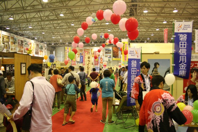 「第５回遠州バザール」の会場内の工務店ストリート