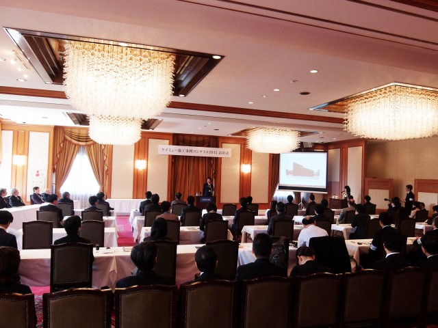 授賞式では工務店や設計事務所などサイディングを中心に活用方法のプレゼンが行われた