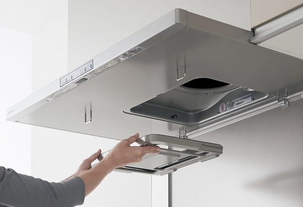 油を受けるプレートも小さく、簡単に取りはずせる