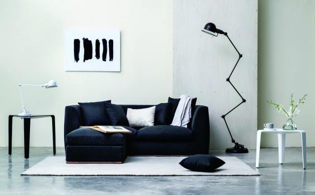 ソファがくつろぎの中心となることを考え、永く愛せるデザイン、 空間に馴染むファブリック、 座り続けても疲れないカタチを追求した