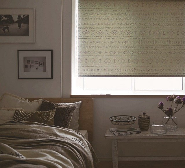 プリント柄を加えた広幅の遮光シリーズ「クーヴェル」。６柄