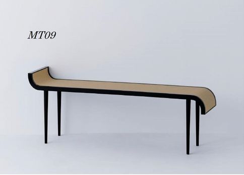 「ＭＯＶＩＮＧ　ＴＡＴＡＭＩＳ（ムービング タタミス）」の一例。座面に畳おもてを使用したベンチ