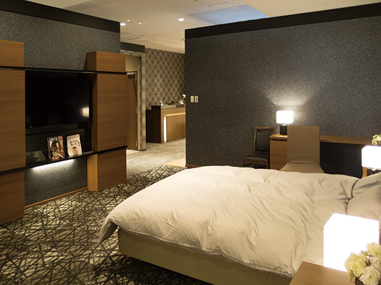 新設された大阪ファクトリーギャラリー（2階展示場）の室内空間（宿泊施設）