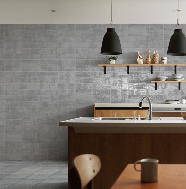 「メタルスタッコ」の施工例。床とのコーディネートが可能。 