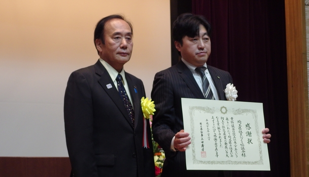 上田清司埼玉県知事（左）と風間健会長