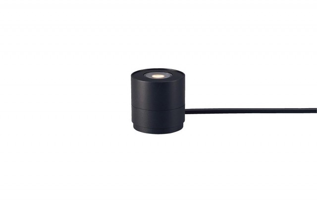 エクステリアガーデンライト。施工性に配慮し、電源プラグなし仕様もラインアップした。