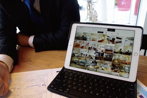 iPadによるデジタルカタログは、ICTを使ったブランディング強化の象徴的な存在。設備や換気など異なるものも一つにまとめられ、説明が施主に伝わりやすくなった実感があるという