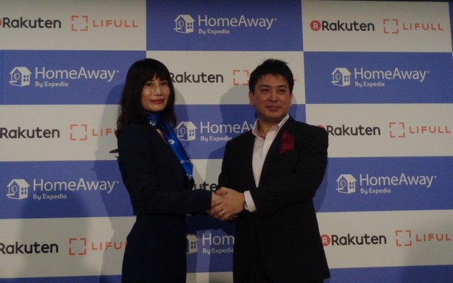 ホームアウェイ日本支社長の木村奈津子氏(左)と楽天LIFULLの太田宗克代表取締役