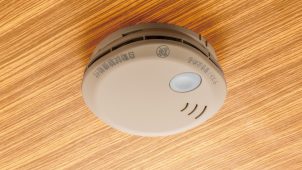 ホーチキ、住宅用火災警報器に木目調内装になじむ「和室色」