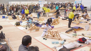 第３０回技能グランプリ、「畳製作」優勝の三宅克伺さんが「内閣総理大臣賞」