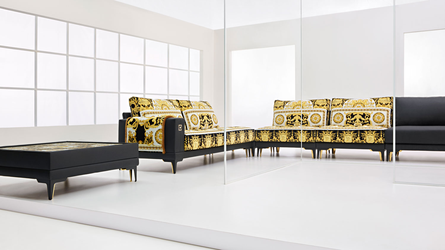 伊ヴェルサーチェ・ホーム社のソファとチェアを展示販売 | 新建ハウジング