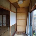 庭に面した縁側。最後の住まい手は主に庭に面した部屋で過ごしていたようだ