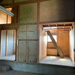 倉庫の一部は床があり、上部に中二階が設けられている