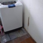 借家の洗面脱衣室。手狭で使い勝手が悪い