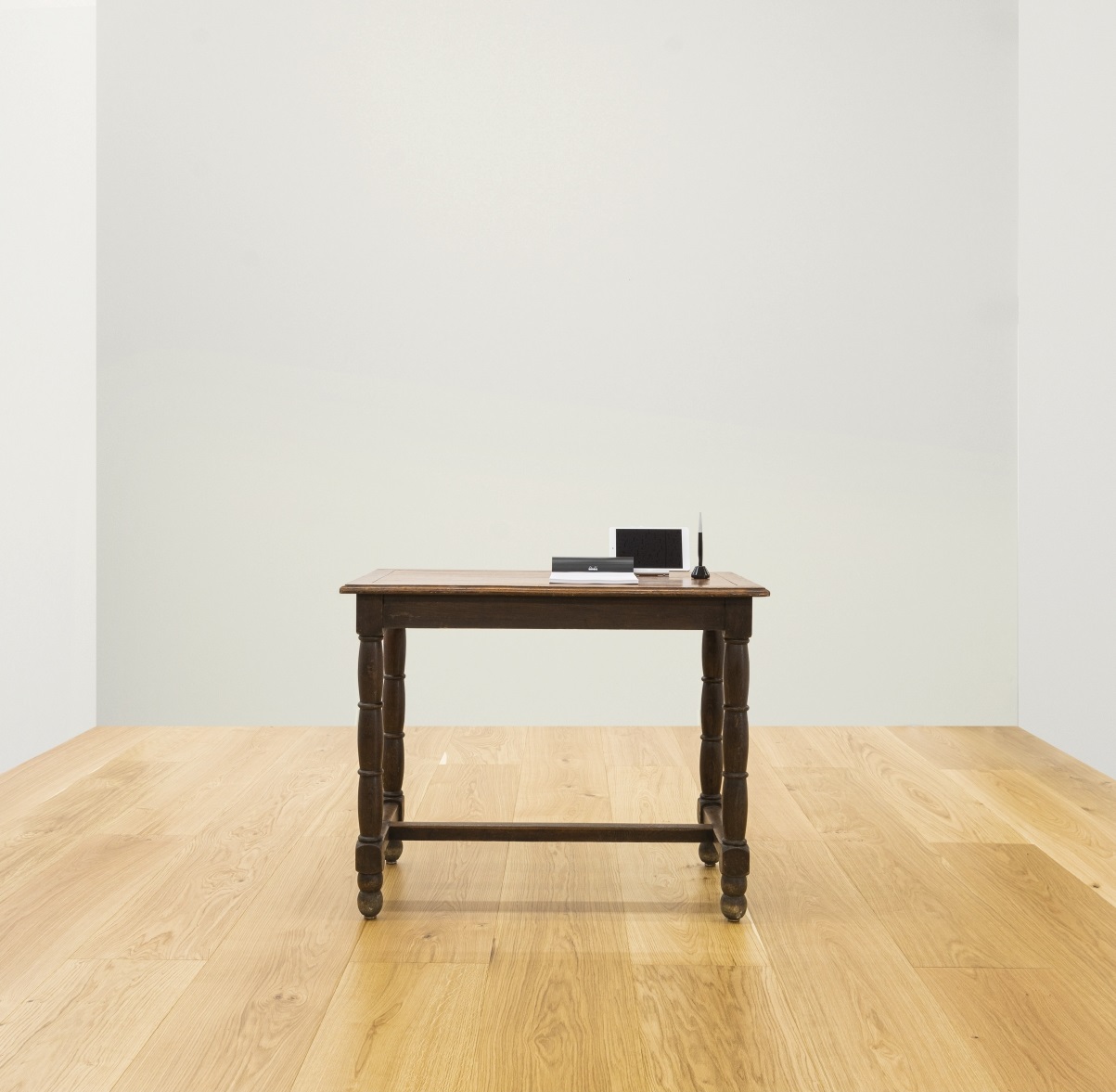 ニッシンイクス、表層が4mm厚オーク単板の複合床材