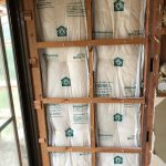 新しく建てた部分には袋入りグラスウールが充填されていた。結露跡などは見当たらなかった