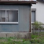 コーナー部分の後半の端部が錆びている。切断面は弱点となりやすい