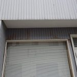 軒下に錆が生じた事例。ほかの部分は健全だがこの部分のみ錆が生じていた