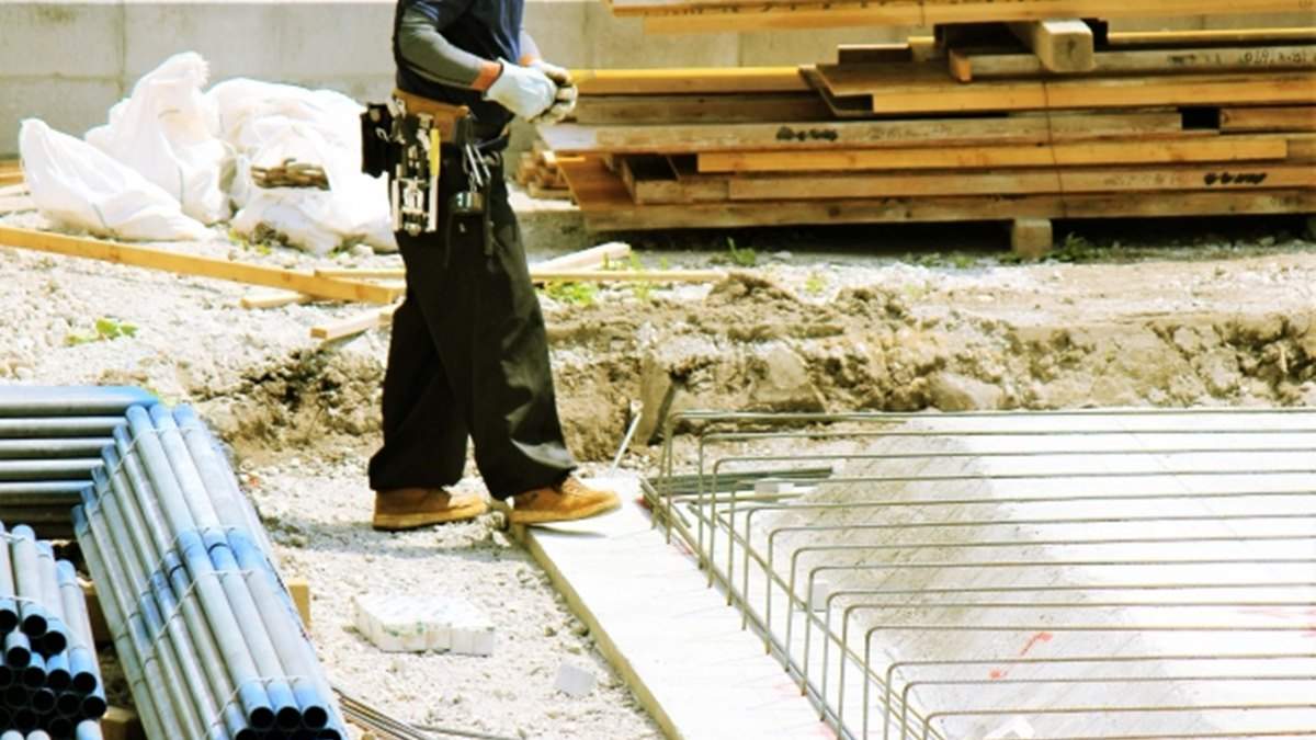 鉄筋工（建築）が「過剰」 4月建設労働需給　国交省調べ