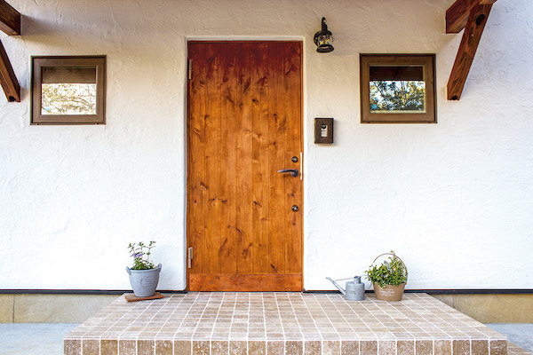 ナガイ、木質系高断熱玄関ドアに2種類の新デザイン
