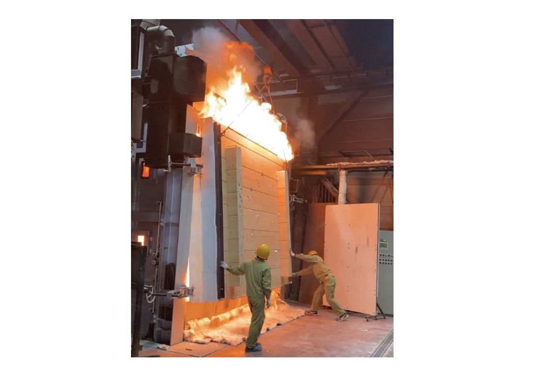 CLT構造材で90分準耐火構造取得、防火地域で中層ログハウス可能に