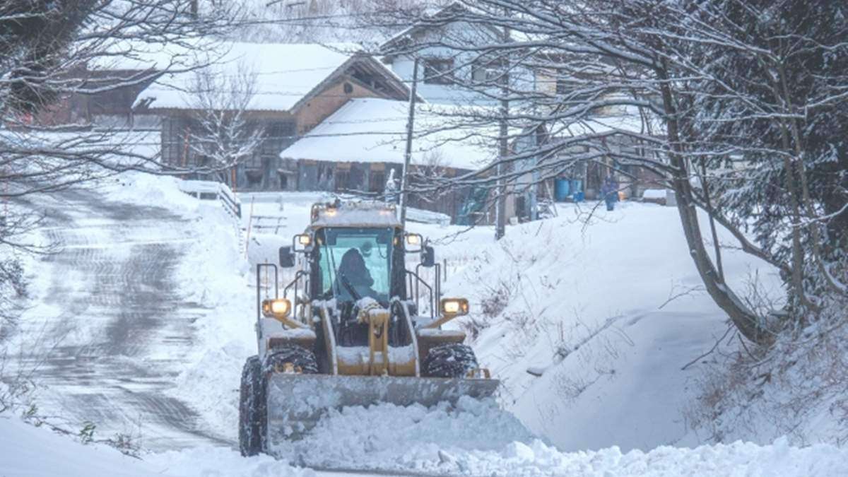 「除雪は時間外上限規制の適用外」　厚労省特設サイトで説明