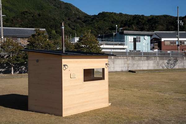 紀州ヒノキを内外装に使ったサウナ小屋を発売