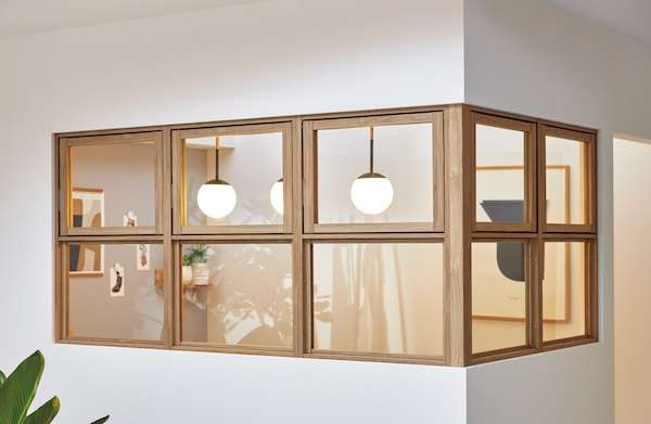 LIXIL、室内窓「デコマド」を刷新し木目色拡充