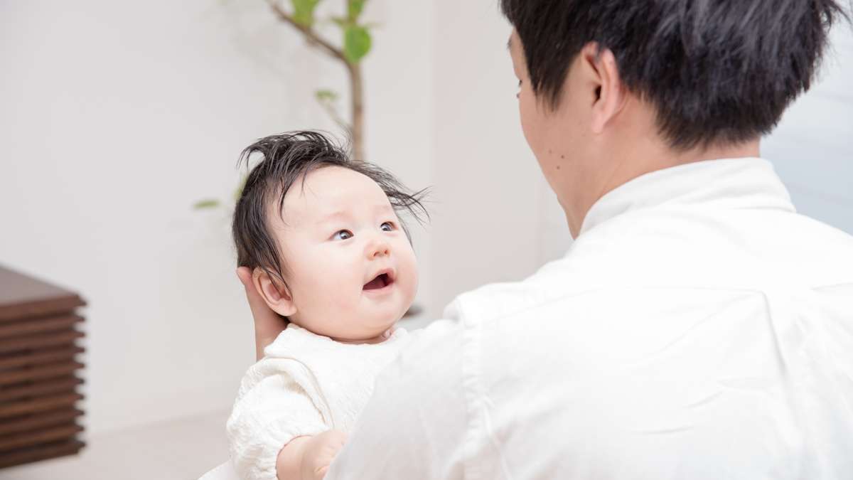 男性の育児休業取得　建設業は約3割　厚労省「女性活躍調査」