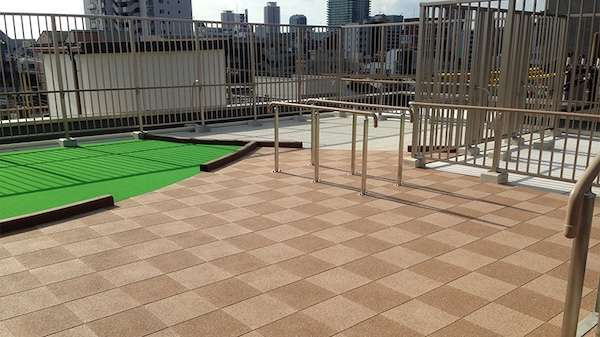 ="室内の温度上昇を抑制、遮熱機能付きゴムチップタイル発売" 室内の温度上昇を抑制、遮熱機能付きゴムチップタイル発売