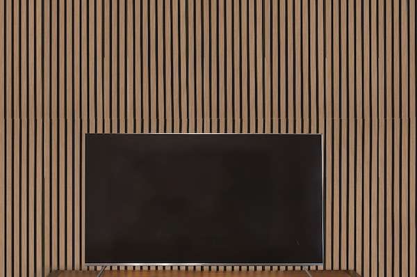 ="コメリ、音の反響を抑える木目デザインの吸音パネル" コメリ、音の反響を抑える木目デザインの吸音パネル