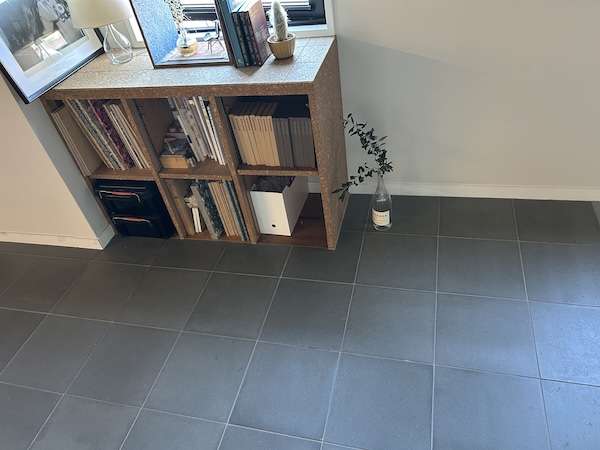 90％以上が再利用資源、CO₂吸収材配合の無焼成内装タイル発売