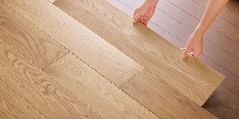 ="既存床暖房が使えて滑りにくい、天然木上貼り床材" 既存床暖房が使えて滑りにくい、天然木上貼り床材