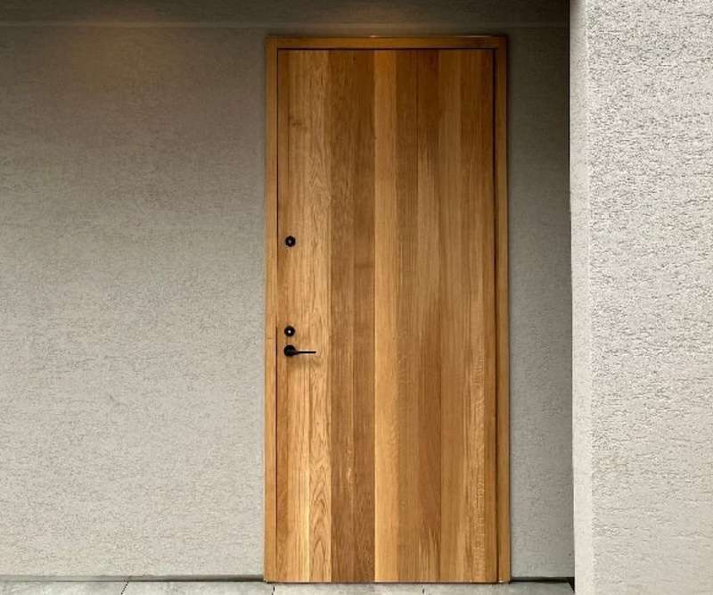 大和屋、⽊製⽞関ドアに高2268mmのハイドア追加