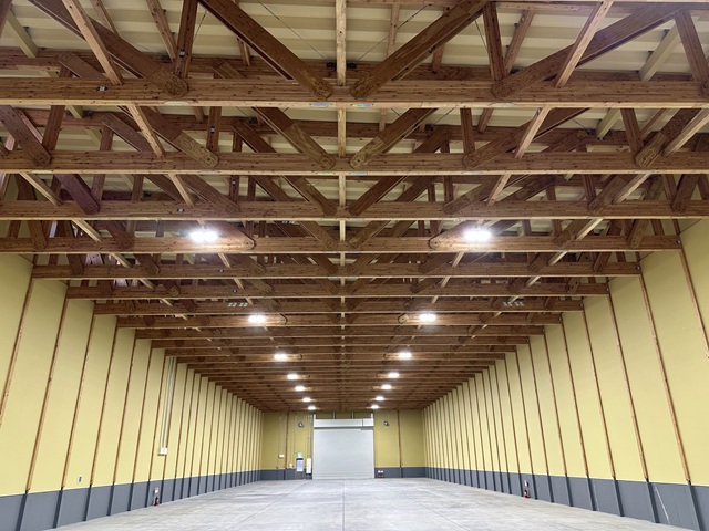 ファーストプライウッド、柱のない17m×57mの大空間を実現