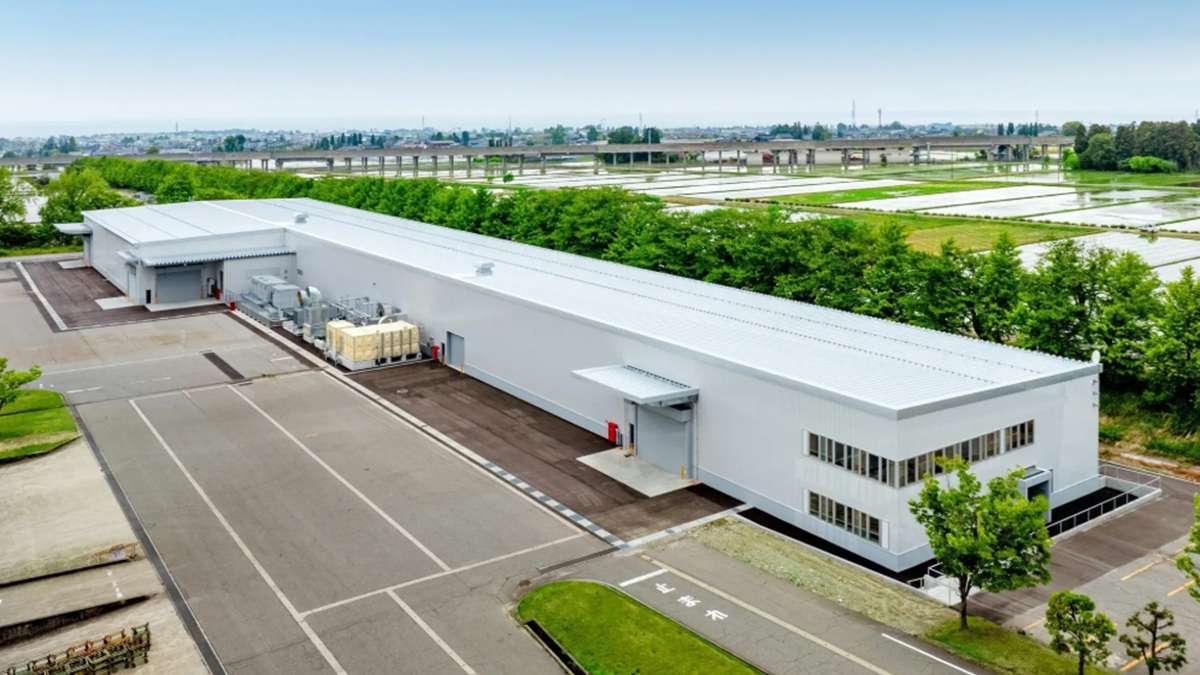 ="YKK YKK AP、Low-Eガラス生産能力1.5倍へ 滑川製造所に生産棟新設