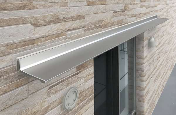 木造住宅の窓や勝手口に後付けできるアルミ小庇